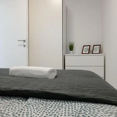 公寓 Villapark Apartman 11 *
